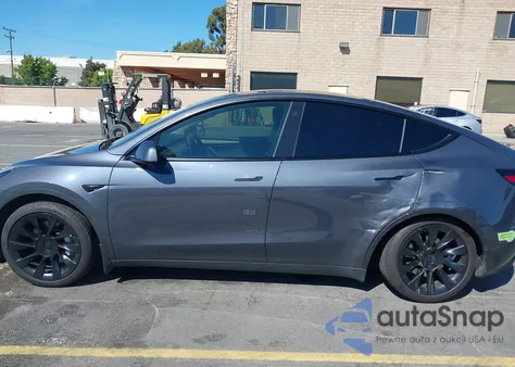 2023 Tesla Model Y Awd/Long Range Dual Motor All-Wheel Drive из США, поврежденный, VIN 7SAYGAEE3PF756915